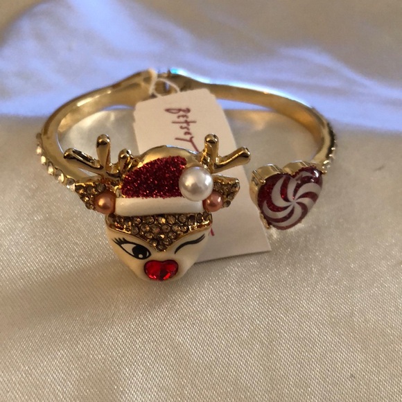 Betsey Johnson Jingle Bell Bling Reindeer Winking & Candy Heart Bangle NWT - Picture 3 of 16